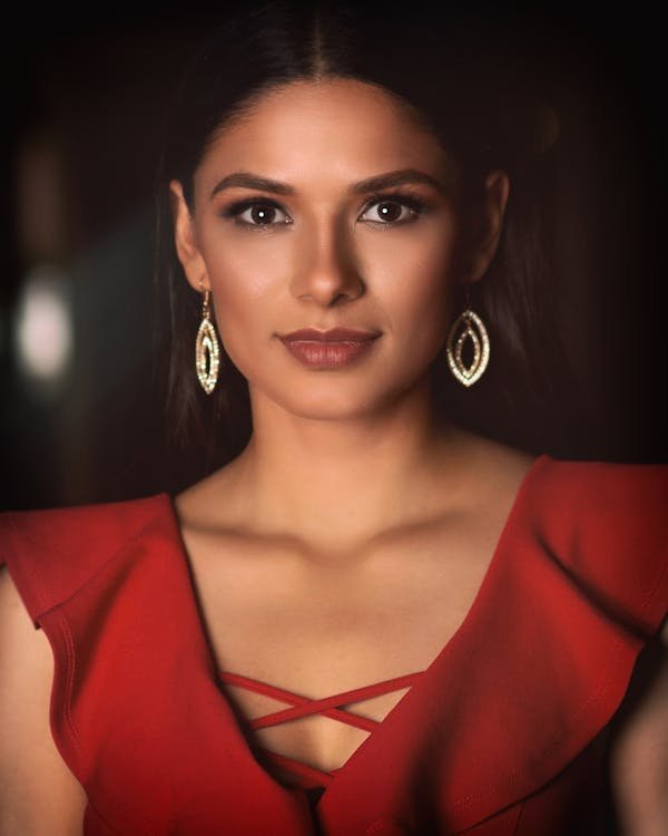 Boucles d'oreilles asymétriques : élégance et originalité à porter